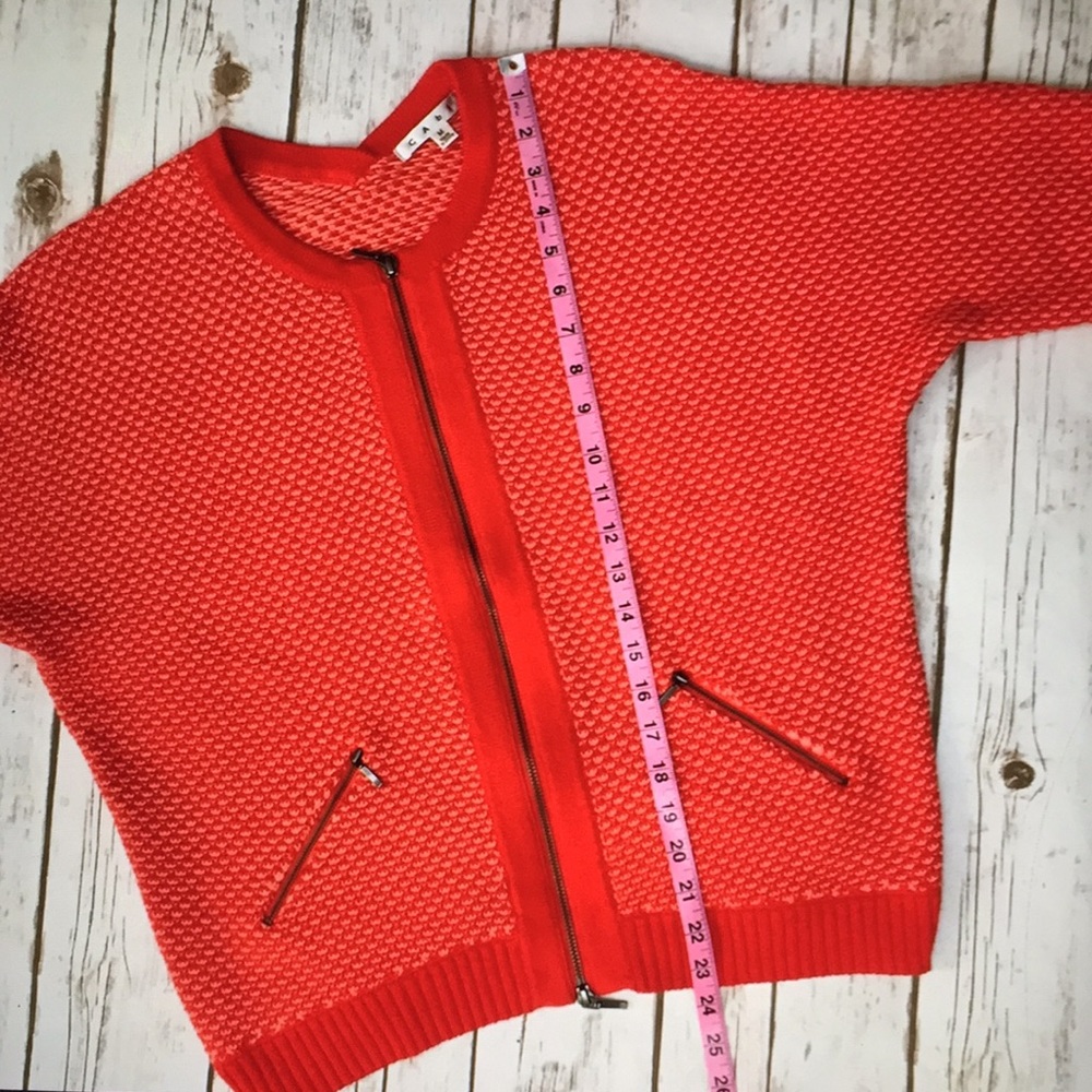 GORGEOUS CABI SWEATER - Picture 5 of 7